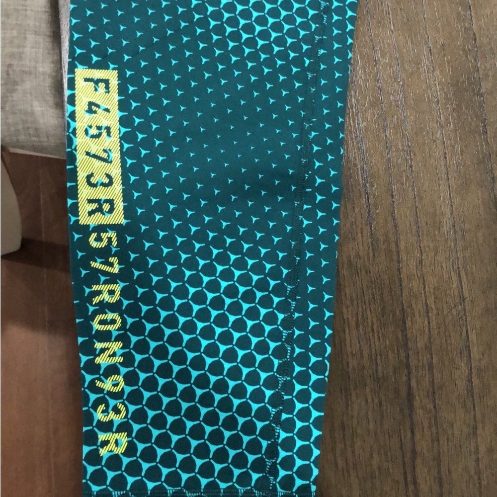 Large Reebok Work Out Pants - Picture 4 of 7